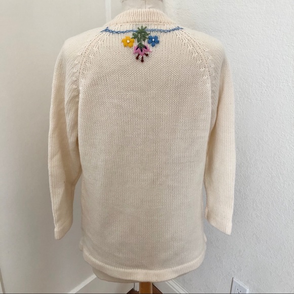 EUC Vintage 1960s Vic & Vic Floral Cardigan - Picture 3 of 5